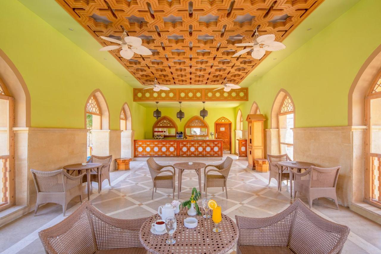Hotel Grand Waterworld Makadi Family Star - Couples And Families Only Hurghada Esterno foto The restaurant at the hotel