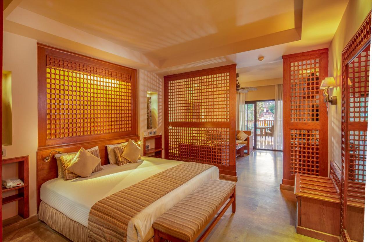 Hotel Grand Waterworld Makadi Family Star - Couples And Families Only Hurghada Esterno foto A room at the resort