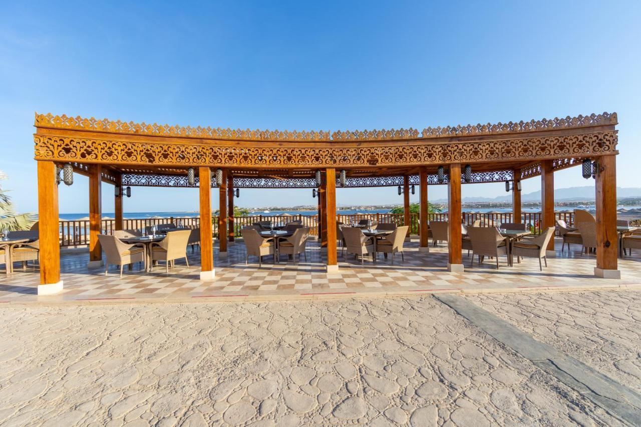 Hotel Grand Waterworld Makadi Family Star - Couples And Families Only Hurghada Esterno foto The beach at the hotel