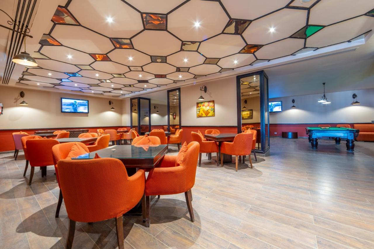 Hotel Grand Waterworld Makadi Family Star - Couples And Families Only Hurghada Esterno foto The lounge at the airport
