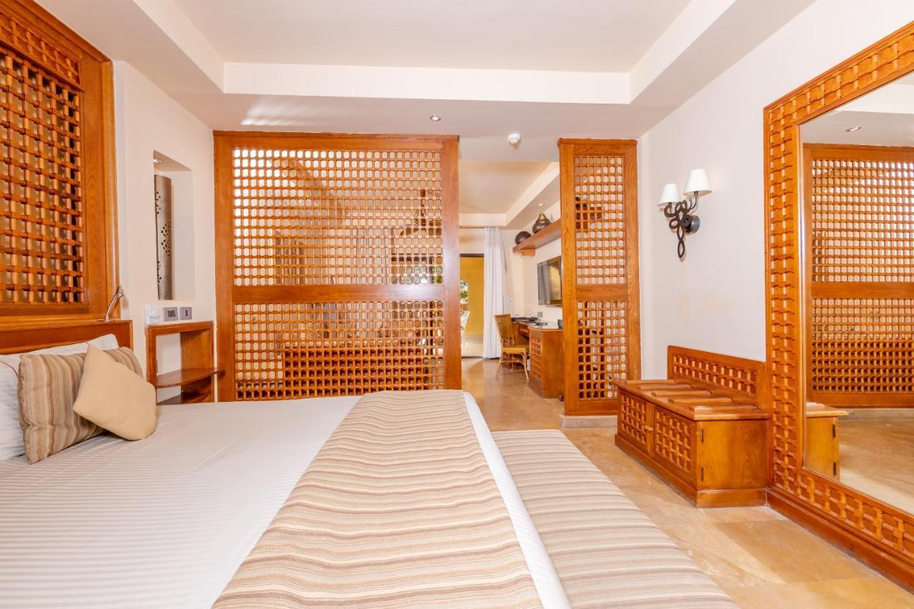 Hotel Grand Waterworld Makadi Family Star - Couples And Families Only Hurghada Esterno foto A room at the hotel