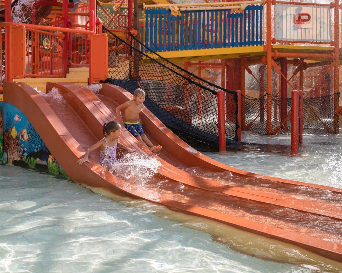 Hotel Grand Waterworld Makadi Family Star - Couples And Families Only Hurghada Esterno foto The water park at the Great Wolf Lodge in Grand Opening 2006