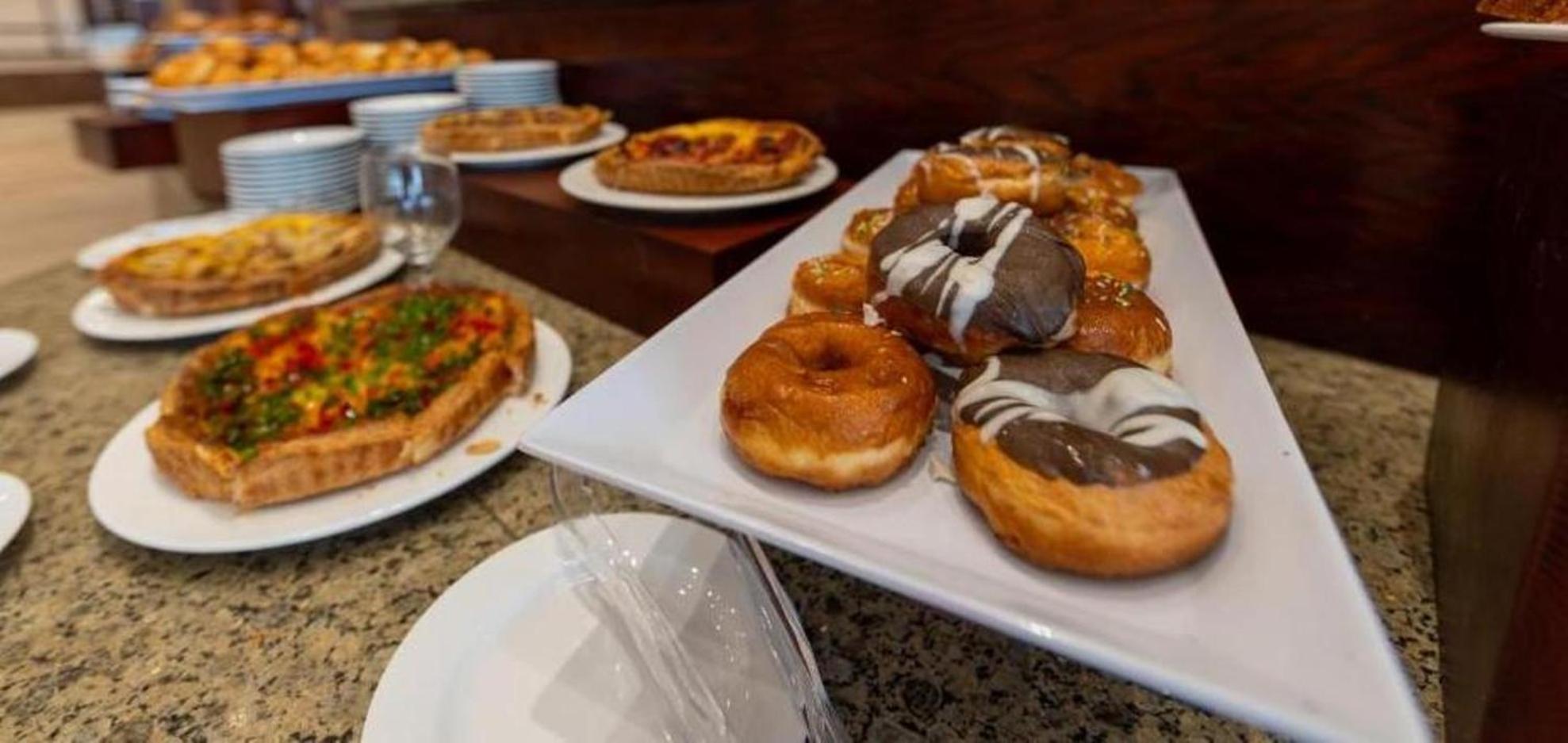 Hotel Grand Waterworld Makadi Family Star - Couples And Families Only Hurghada Esterno foto A selection of donuts